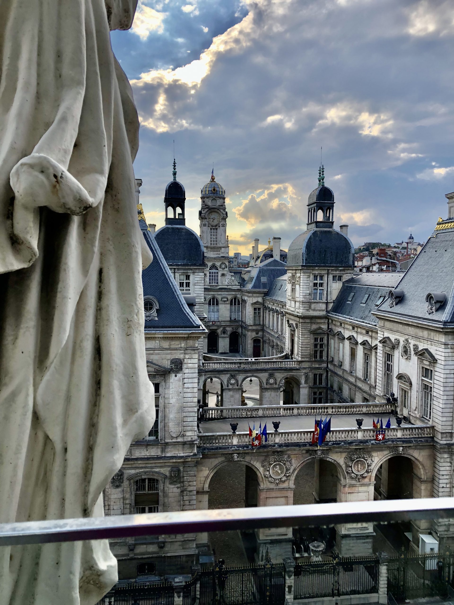 Vue panoramique sur l'Hôtel de Ville depuis l'Opéra