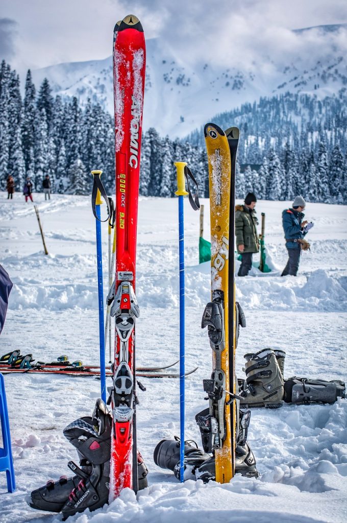 ski, ski boots, equipment-2171335.jpg